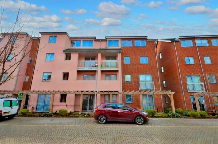 2 Bedroom Flat To Rent In Drummond Grove, Willesborough, TN24