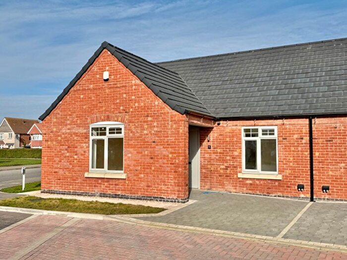 3 Bedroom Semi-detached Bungalow For Sale In Kendall Court, Scartho Park, Grimsby, DN33