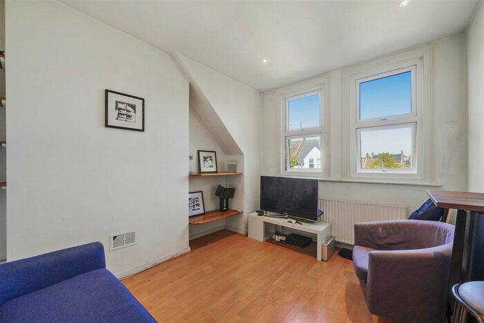 2 Bedroom Flat To Rent In Callcott Road, London, NW6