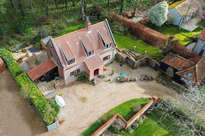 4 Bedroom Detached House For Sale In The Habit, Back Lane, NR25