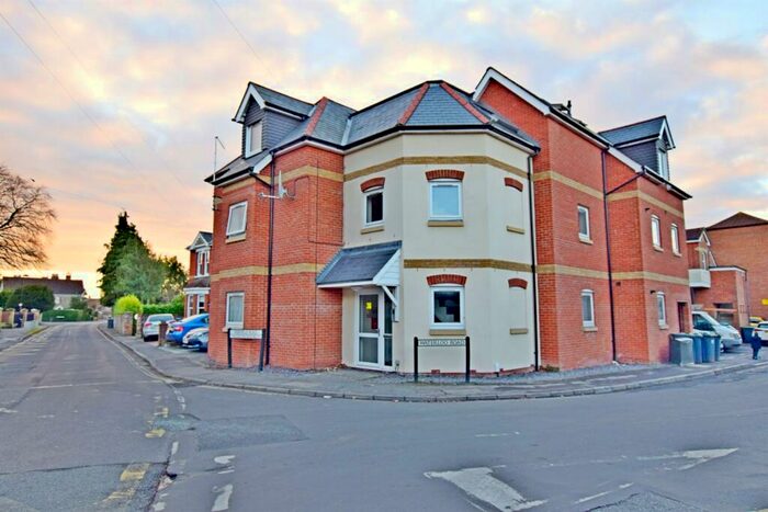 1 Bedroom Flat To Rent In Waterloo Road, Havant, PO9