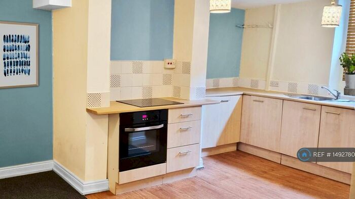 1 Bedroom Flat To Rent In Range Bank, Halifax, HX3