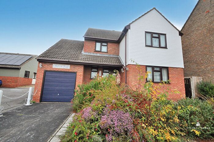 4 Bedroom Detached House For Sale In Minton Heights, Rochford, SS4
