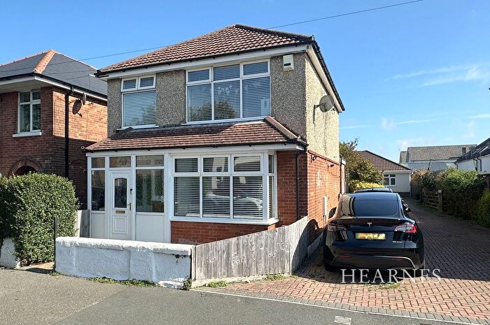3 Bedroom Detached House For Sale In Beswick Avenue, Bournemouth, BH10