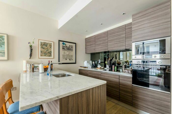 2 Bedroom Flat To Rent In John Street, Bloomsbury, London, WC1N