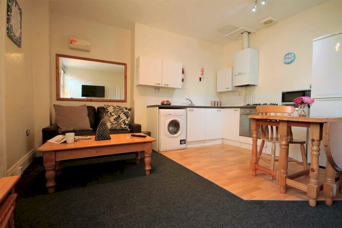 2 Bedroom Apartment To Rent In Huntsmoor House, Spital Tongues, NE2