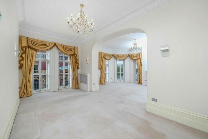 3 Bedroom Flat To Rent In Albert Hall Mansions, Kensington Gore, South Kensington, SW7