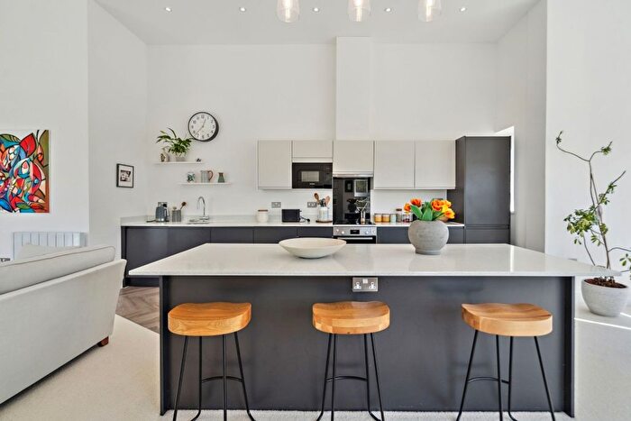 2 Bedroom Flat For Sale In Wycombe Road, Saunderton, HP14