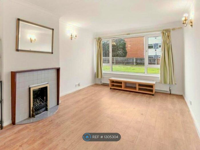 2 Bedroom Flat To Rent In Roxborough Avenue, Harrow, HA1