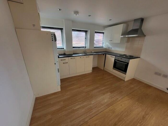 2 Bedroom Flat To Rent In High Street, Bromsgrove, B61