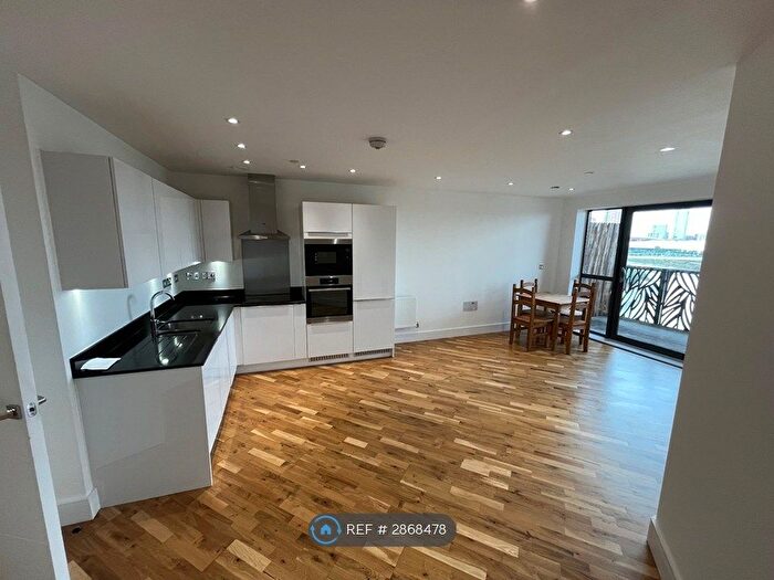 2 Bedroom Flat To Rent In Cityview Point, London, E14