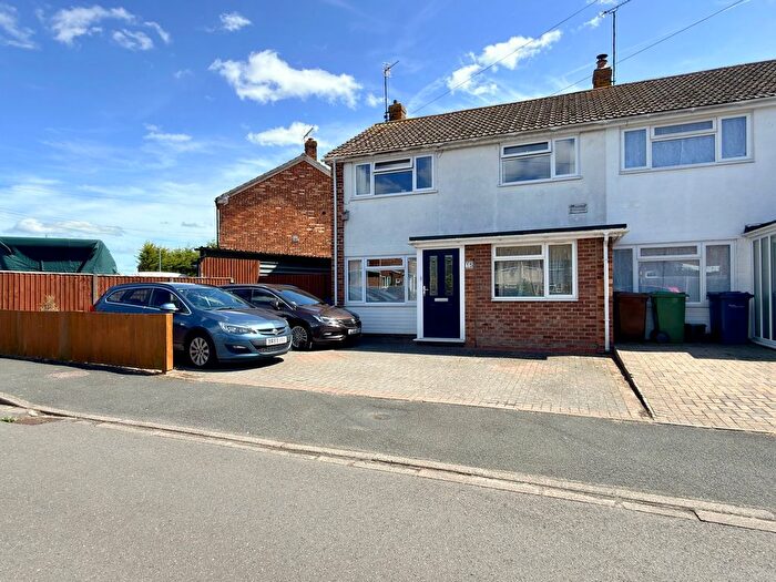 3 Bedroom Terraced House For Sale In Oak Drive, Tewkesbury, GL20
