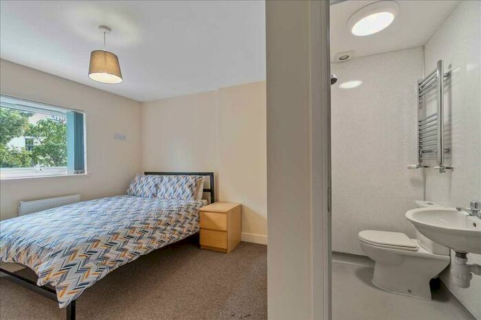 7 Bedroom Apartment To Rent In Houndiscombe Road, Plymouth, PL4
