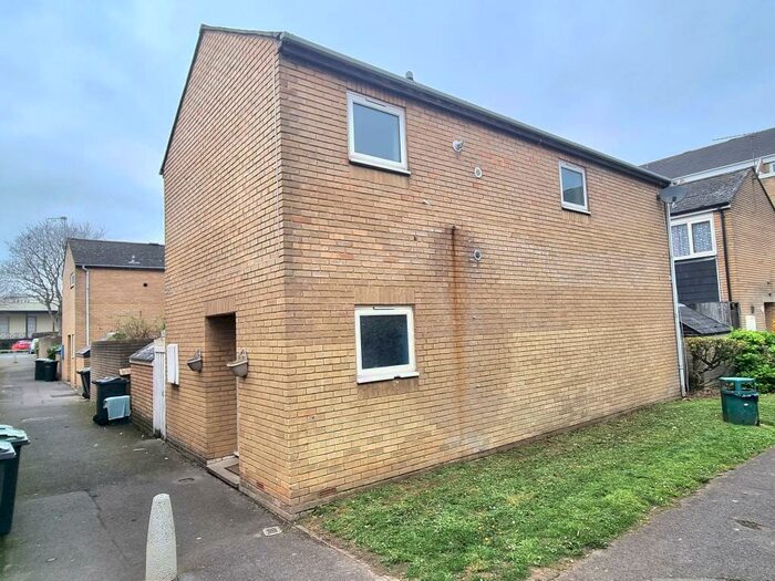 3 Bedroom House To Rent In Farriers Walk, Gosport, PO12