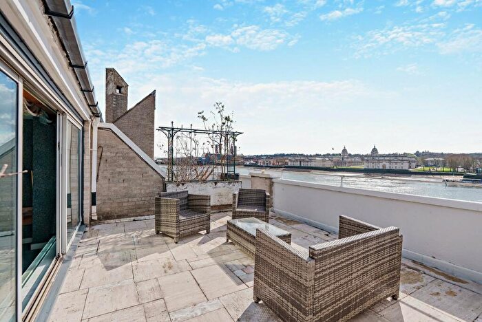 5 Bedroom Semi-Detached House For Sale In Ferry Street, London, E14