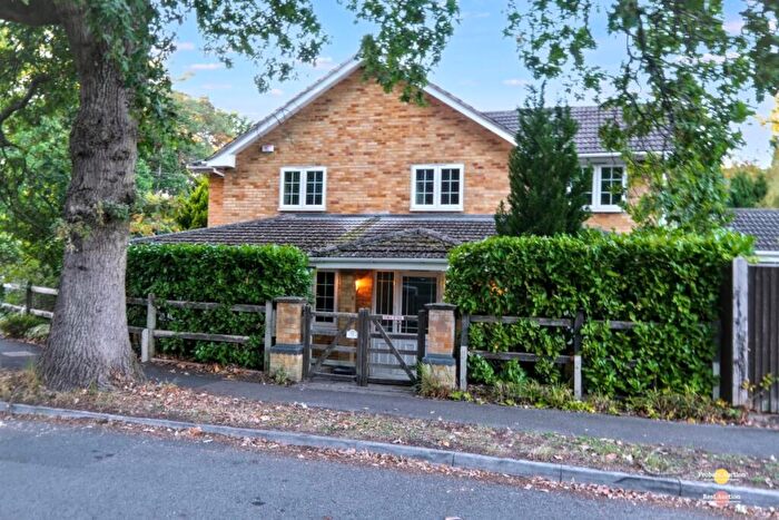 3 Bedroom Detached House For Sale In Greenwood Road, Crowthorne, Berkshire, RG45