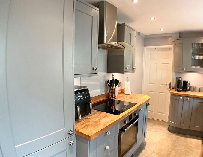 3 Bedroom Terraced House For Sale In King William Street, Amblecote, Stourbridge, West Midlands, DY8