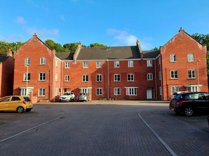 2 Bedroom Apartment To Rent In Medley Court, Exeter, EX4