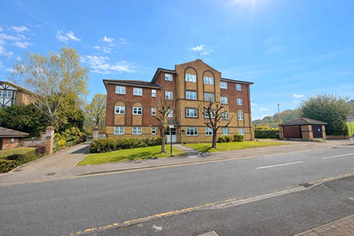 2 Bedroom Apartment For Sale In Knights Field, Luton, LU2
