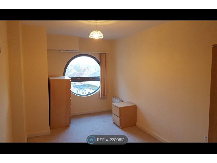 2 Bedroom Flat To Rent In Paramount Spring Gardens, Swindon, SN1