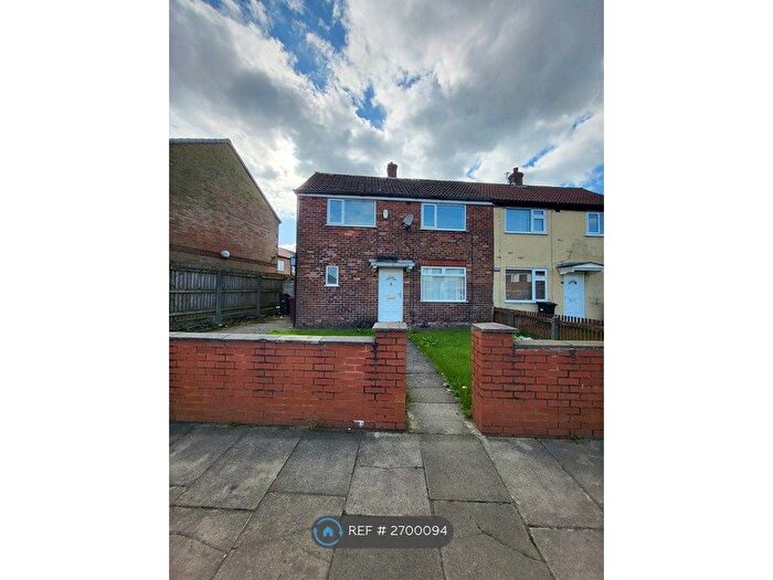 3 Bedroom Semi-Detached House To Rent In Deepdale Road, Bolton, BL2