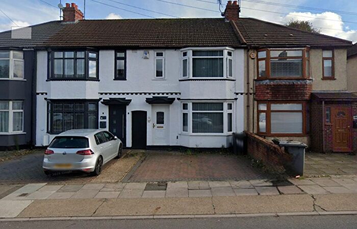 3 Bedroom Property To Rent In Waller Avenue, Luton, LU4