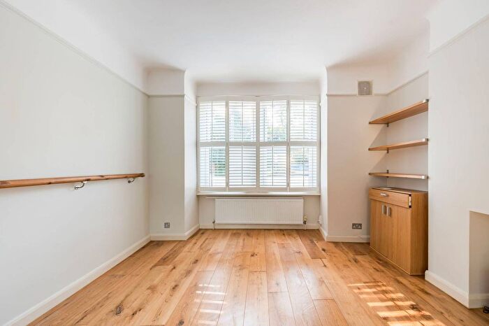 2 Bedroom Maisonette To Rent In Blackshaw Road, Tooting Broadway, London, SW17