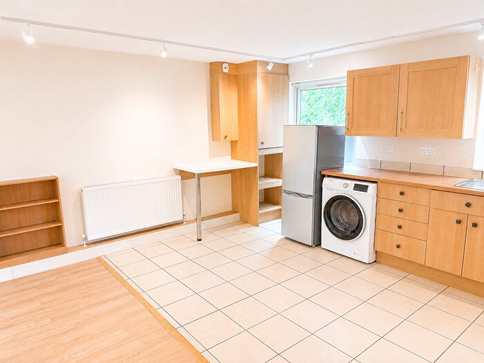 2 Bedroom Flat To Rent In Cholesbury Grange, Oxford, OX3