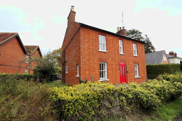 3 Bedroom Detached House To Rent In High Street, North Crawley, Newport Pagnell, Buckinghamshire, MK16