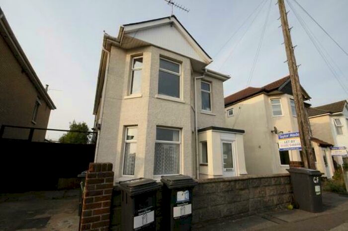 6 Bedroom Detached House To Rent In Student House On Columbia Road, BH10