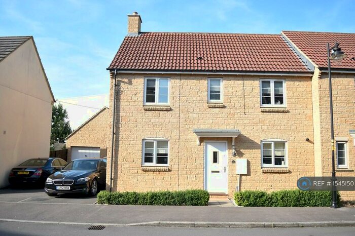 3 Bedroom Semi-Detached House To Rent In Nuthatch Road, Calne, SN11
