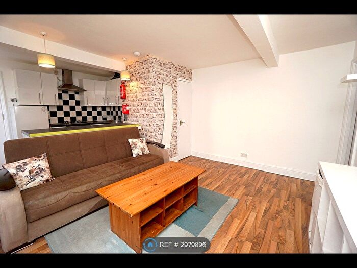 2 Bedroom Flat To Rent In Essex Road, London, N1