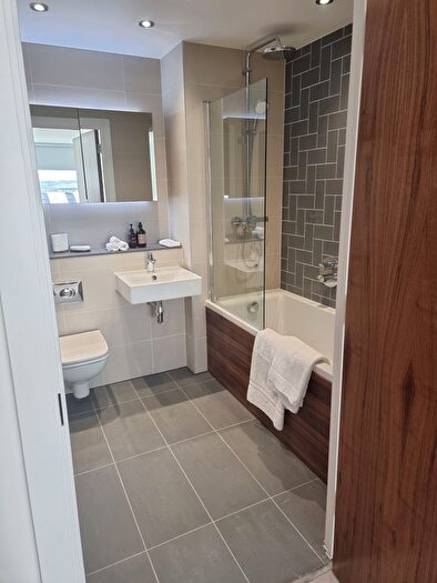 3 Bedroom Flat To Rent In Thames Quarter, Napier Road, Reading, RG1