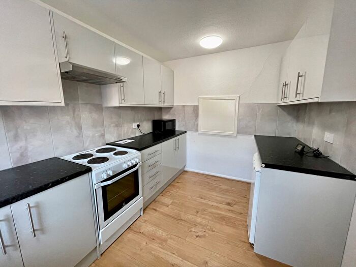 2 Bedroom Flat To Rent In Maidenhead, Berkshire, SL6