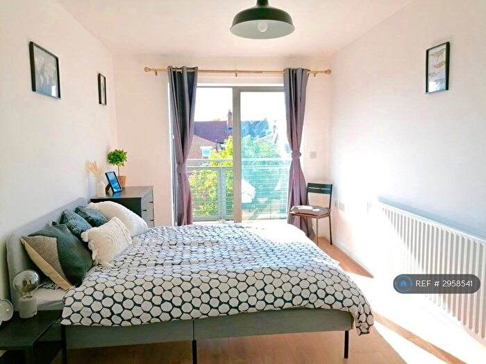3 Bedroom Flat To Rent In Dagmar Court, London, N15