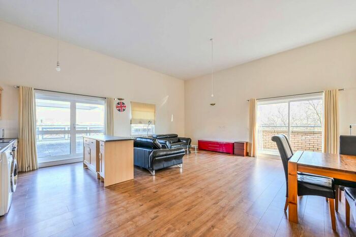 2 Bedroom Flat To Rent In Cline Road, Bounds Green, London, N11