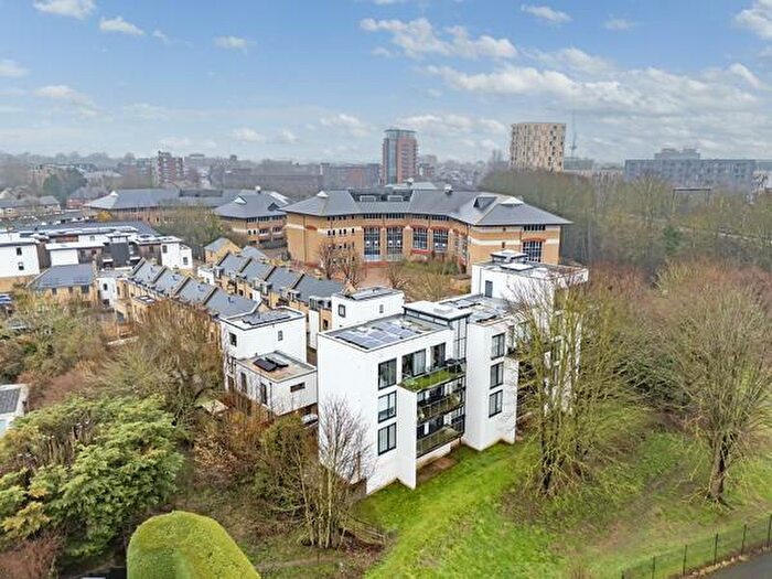 2 Bedroom Flat For Sale In Hardy Close, Chelmsford, CM1