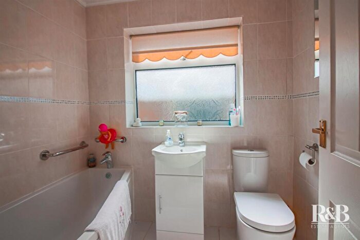 2 Bedroom Detached Bungalow For Sale In Hexham Road, Morecambe, LA4