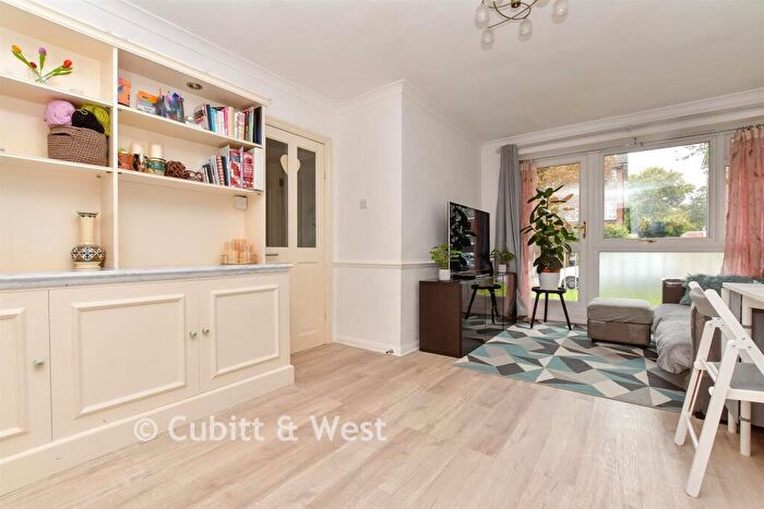 2 Bedroom Flat For Sale In Eaton Road, Sutton, Surrey, SM2