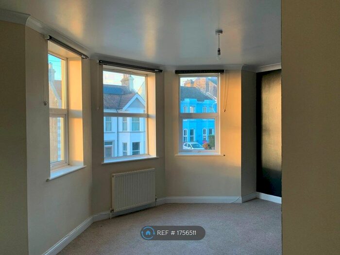 2 Bedroom Flat To Rent In Ashburnham Road, Hastings, TN35