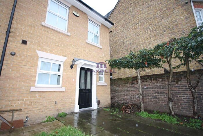 3 Bedroom End Of Terrace House To Rent In Boleyn Road, Forest Gate, London, E7
