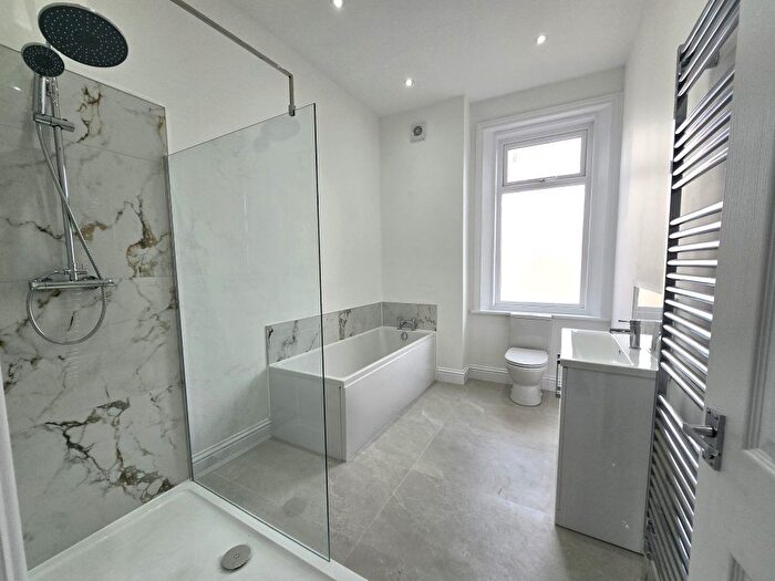 2 Bedroom Flat To Rent In Rothbury Terrace, Heaton, Newcastle Upon Tyne, NE6