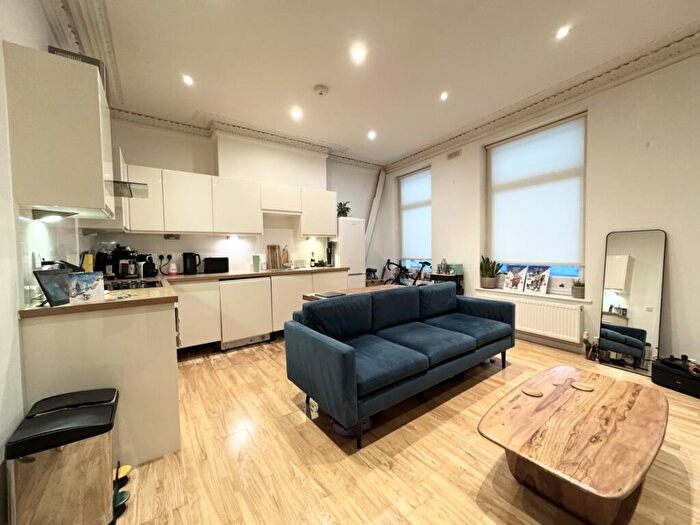 2 Bedroom Flat To Rent In Avenue Mews, Muswell Hill, N10