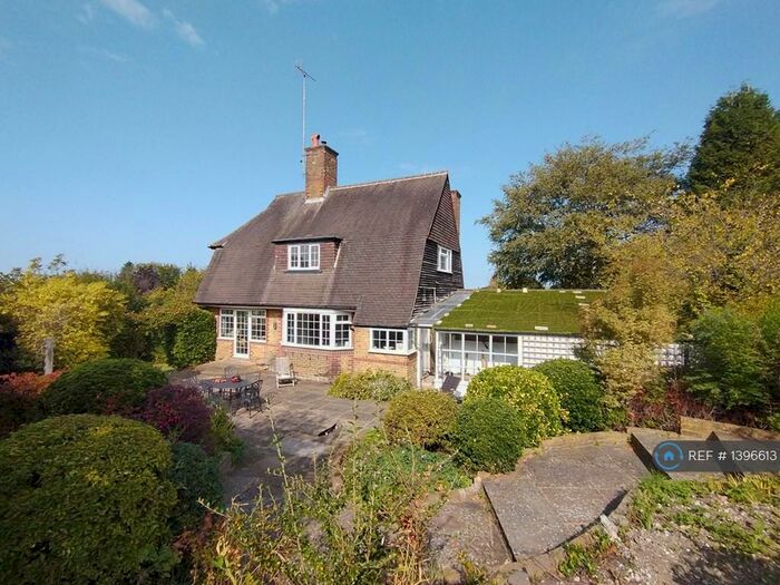 3 Bedroom Detached House To Rent In Tudor Close, Banstead, SM7