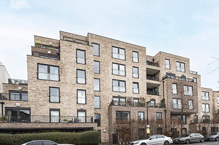 2 Bedroom Flat To Rent In Axio Way, Bow, London, E3