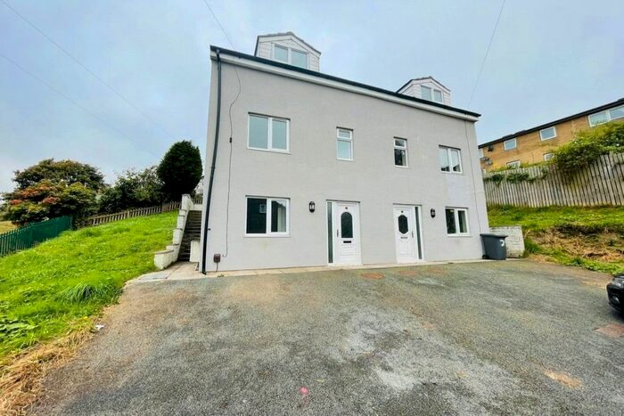 4 Bedroom Semi-Detached House To Rent In West Bank Rise, Keighley, West Yorkshire, BD22