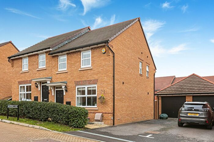 3 Bedroom Semi Detached House For Sale In Spring Lane, Didcot, OX11