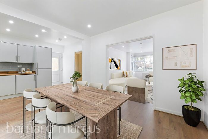 3 Bedroom Detached House For Sale In Oakwood Close, Redhill, RH1