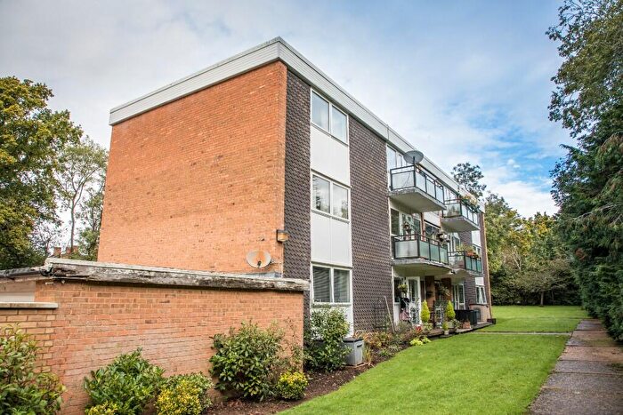 2 Bedroom Flat To Rent In West End Lane, SL2