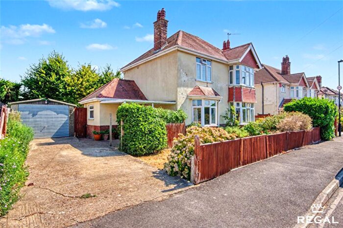 4 Bedroom Detached House For Sale In Eastbourne Avenue, Southampton, SO15